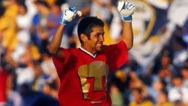 Jorge Campos festeja penal atajado en CU (Fuente: Mexsports)