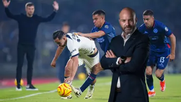 Jugada en el estadio universitario, donde Pumas enfrenta a Cruz Azul (Fuente: Mexsports)