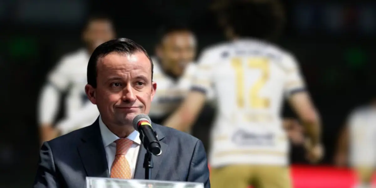 Jugadores de Pumas y Mikel Arriola/FOTO: Mexsport