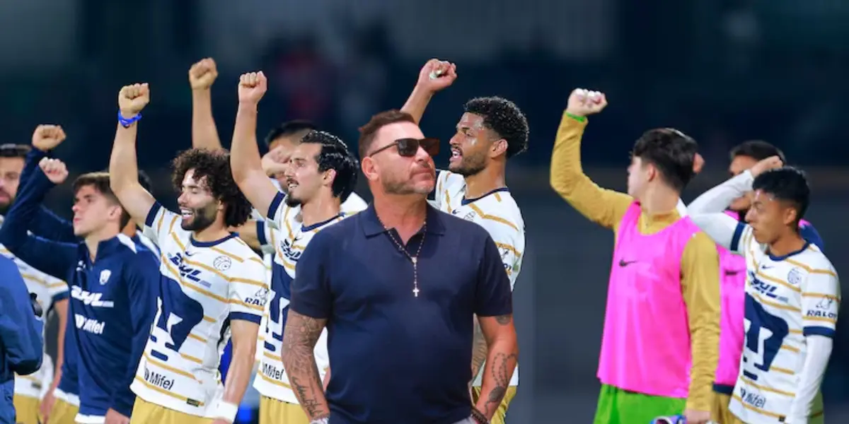 Jugadores de Pumas y Mohamed/FOTO: Récord