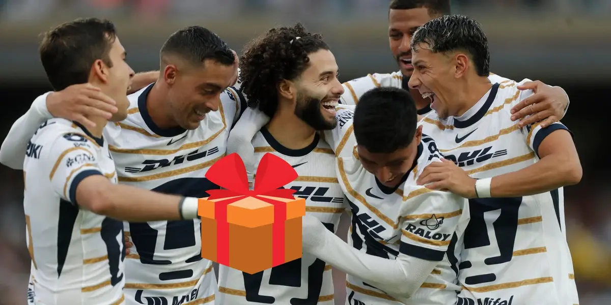 Jugadores de Pumas y su regalo/FOTO: Ovaciones