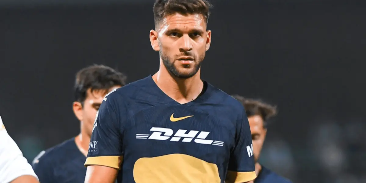 Lisandro Magallán sale del campo de juego, en el combinado de Pumas (Fuente: Mexsports)