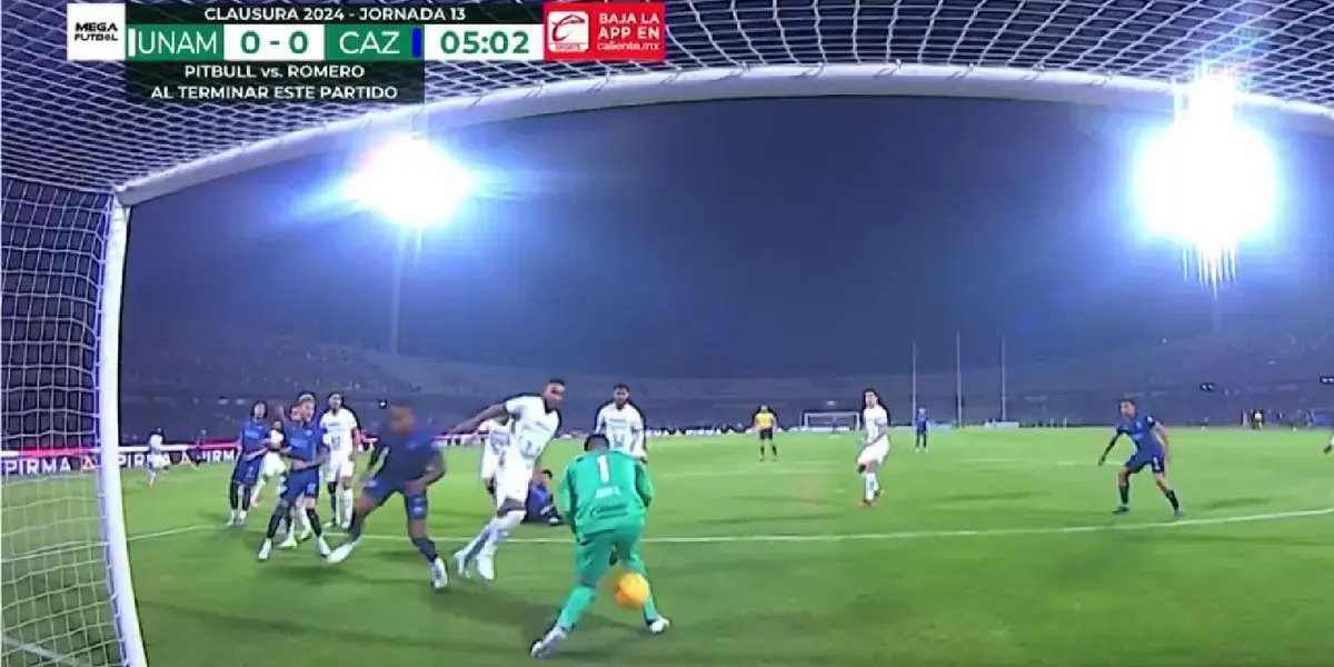 Los Pumas sufrieron en un aburrido primer tiempo, Julio González hizo épico oso