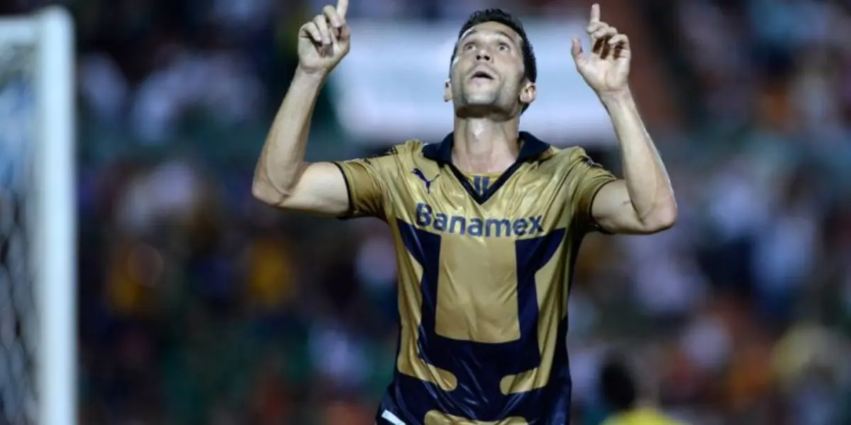 Luis García Sanz con los Pumas