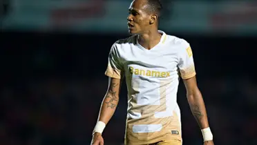 Luis Quiñones jugando un cotejo con los Pumas (Fuente: Imago)