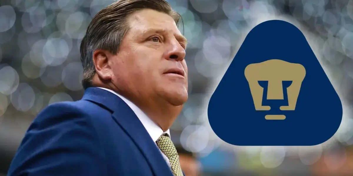 Miguel Herrera con escudo de Pumas | Foto: Mexsport
