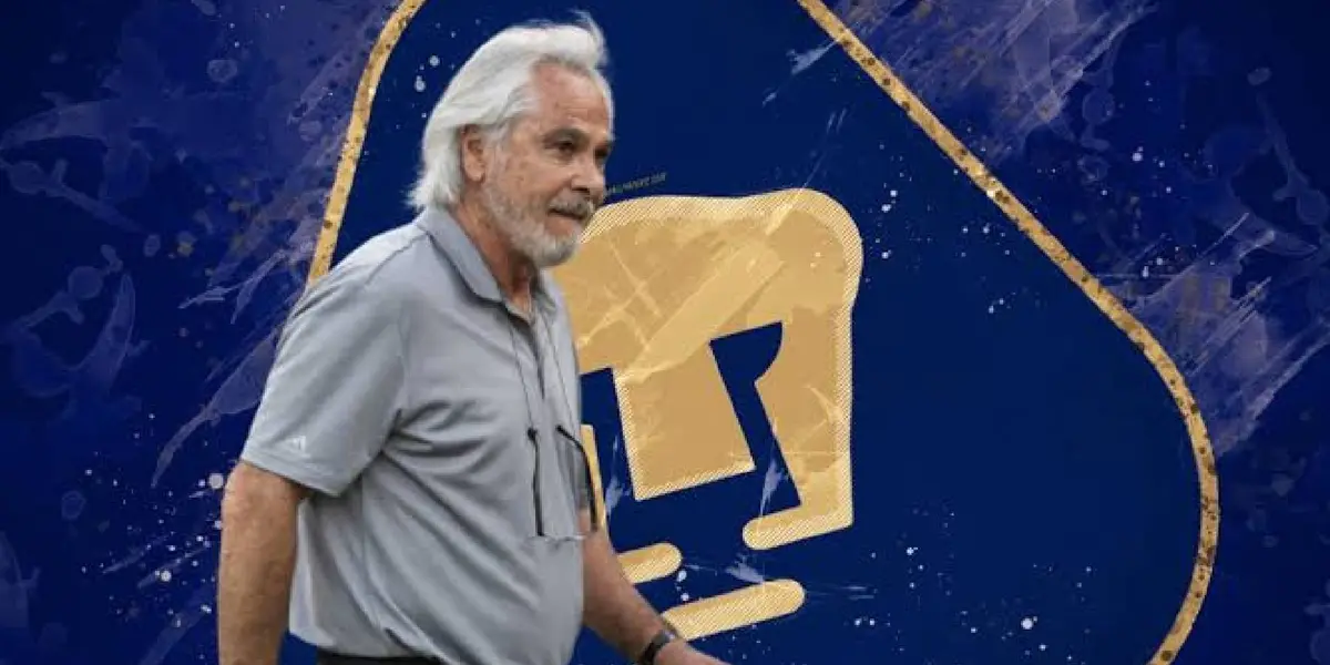 Miguel Mejía Barón con los Pumas