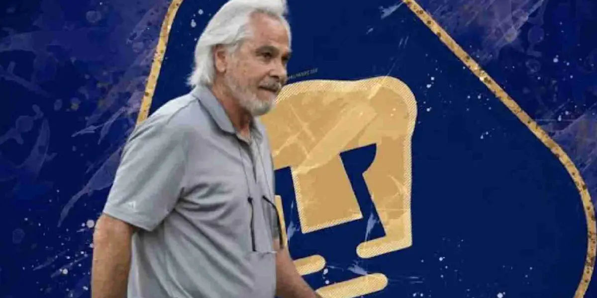 Miguel Mejía Barón con los Pumas