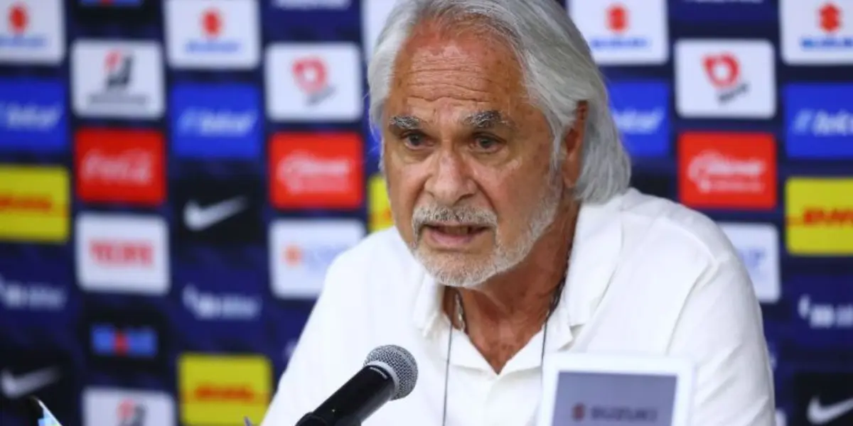 Miguel Mejía Barón con Pumas