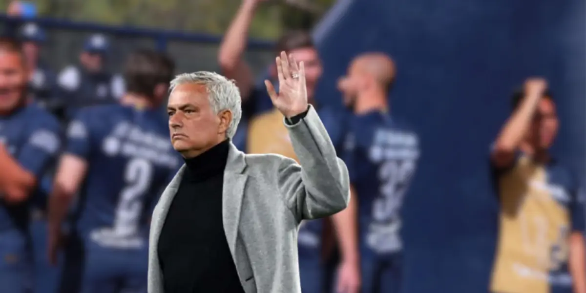 Mou y jugadores de Pumas/FOTO: Marca