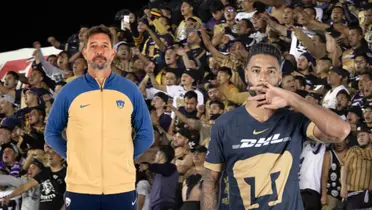 Nathan Silva y Gustavo Lema con afición de Pumas