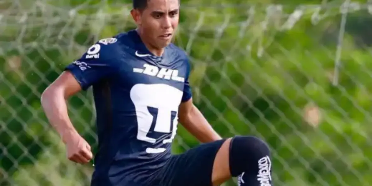 Néstor Calderón domina una pelota, en un juego amistoso de Pumas (Fuente: Pumas)