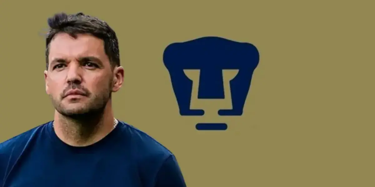 Nicolás Larcamón junto con un escudo de Pumas (Fuente: Mexsports y Pumas )
