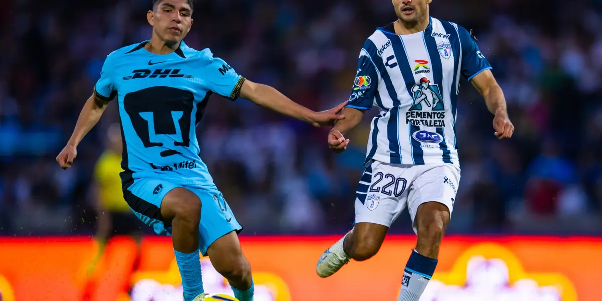 Piero Quispe pelea una pelota con un juvenil de Pachuca (Fuente: Mexsports)