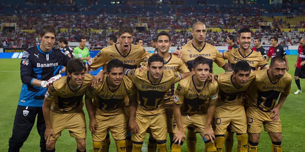 Pumas foto oficial en el Estadio Jalisco en 2012
