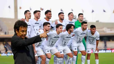 Pumas foto oficial y Hugo Sánchez
