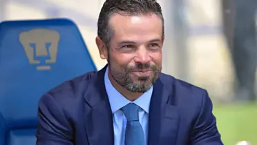 Rafael Puente Junior en el banquillo de los Pumas (Fuente: Medio Tiempo)