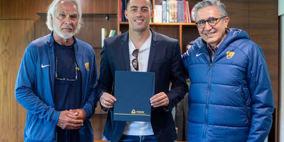 Raúl González presenta a Rogelio Funes Mori como refuerzo (Fuente: Pumas)