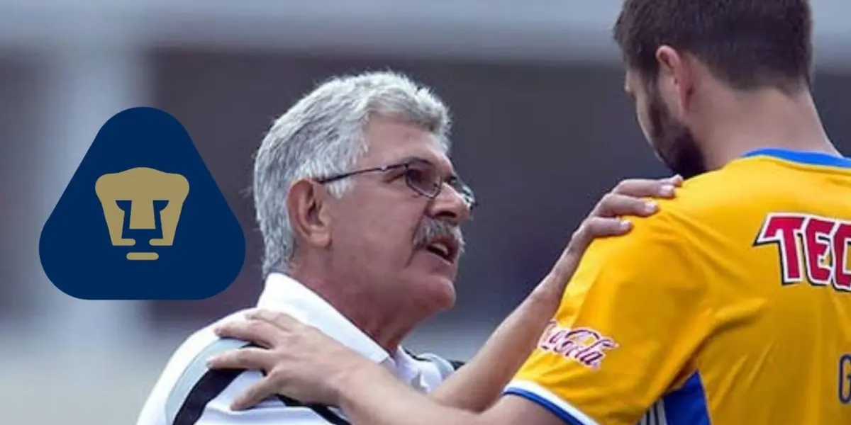 Ricardo Ferretti charla con un elemento de Tigres (Fuente: Mexsports)