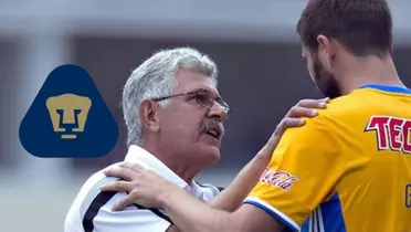Ricardo Ferretti charla con un elemento de Tigres (Fuente: Mexsports)