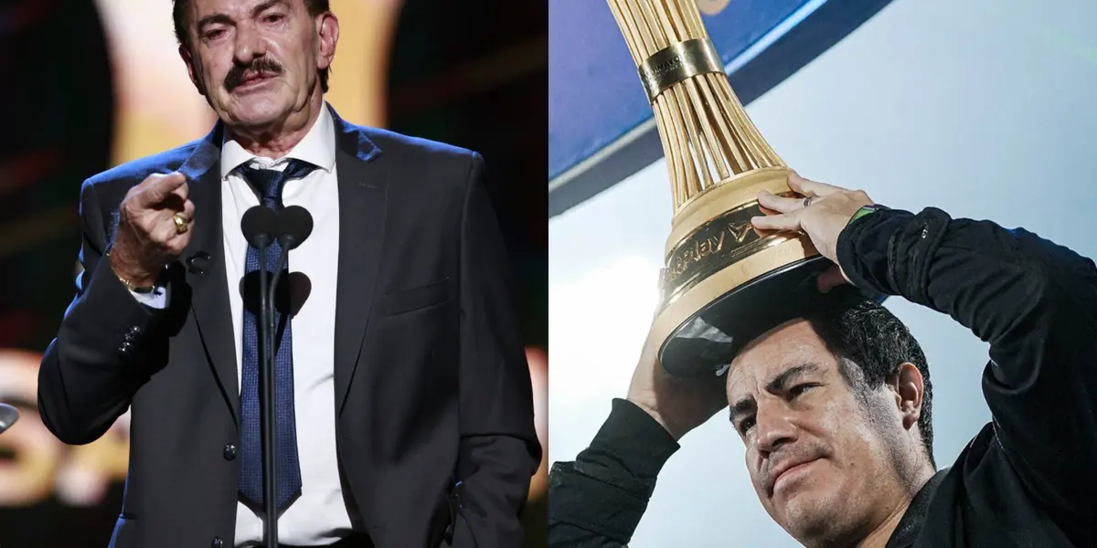 Ricardo La Volpe en evento, a la derecha, Juárez levanta la copa (Fuente: Marca)