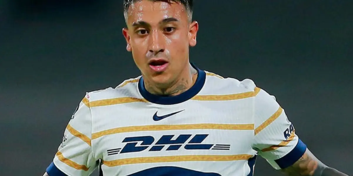 Robert Ergas jugando con el plantel de los Pumas (Fuente: Imago)