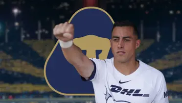 Rogelio Funes Mori durante el himno de Pumas en Ciudad Universitaria