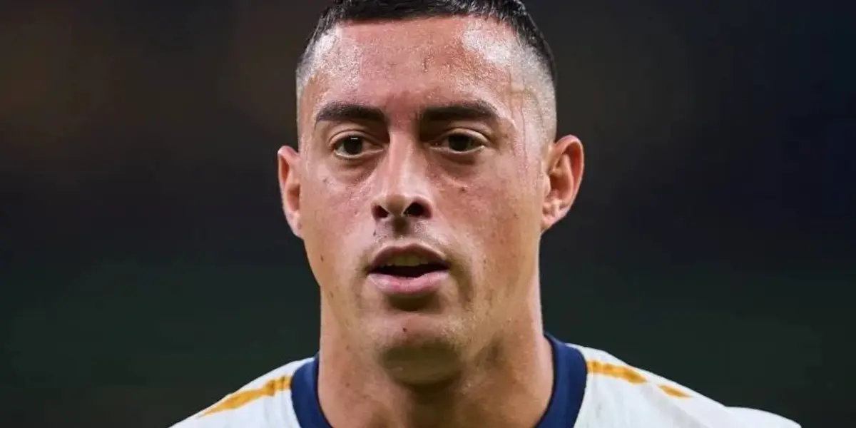 Rogelio Funes Mori jugando de titular con Pumas (Fuente: Mexsports)