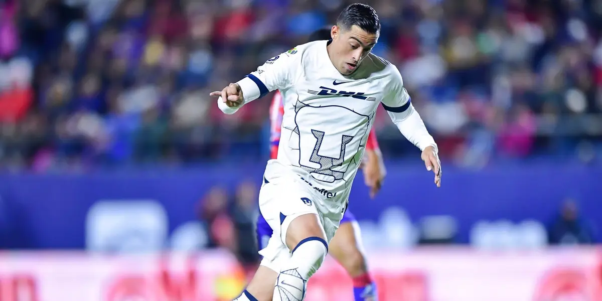 Rogelio Funes Mori lleva la pelota en un partido ante el San Luis (Fuente: Mexsports)