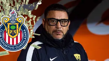 Turco con escudo de Chivas/FOTO: SportsMedia