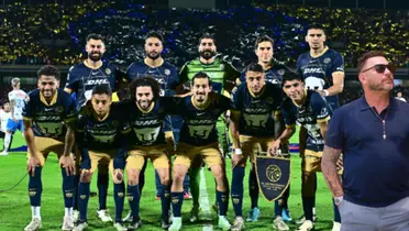 Turco con jugadores de Pumas/FOTO: Mexsport